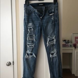Cropped distressed jeans